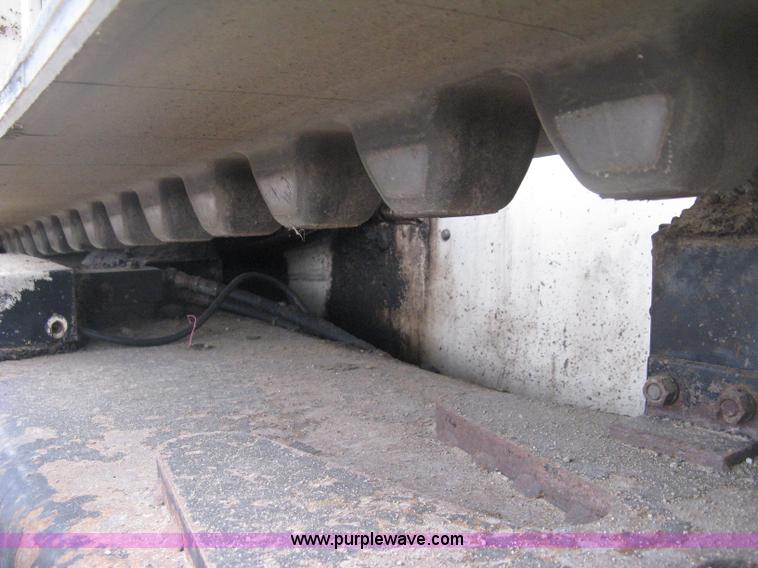 image for item H4411 2002 Cedarapids CR461R asphalt paving machine