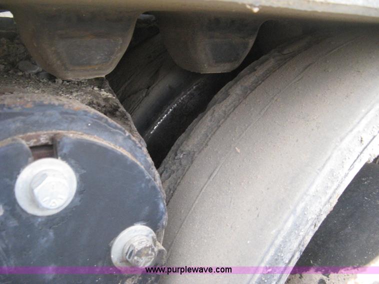 image for item H4411 2002 Cedarapids CR461R asphalt paving machine