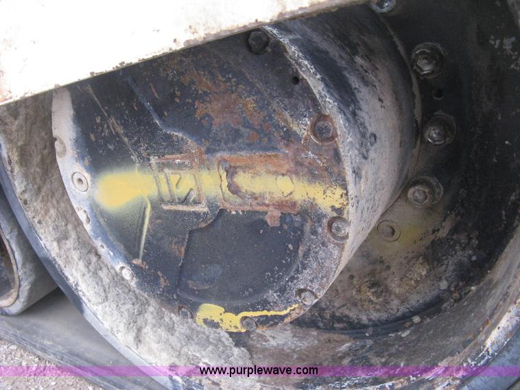 image for item H4411 2002 Cedarapids CR461R asphalt paving machine