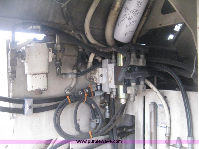 image for item H4411 2002 Cedarapids CR461R asphalt paving machine