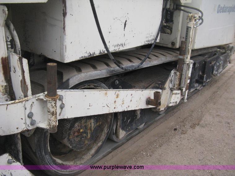 image for item H4411 2002 Cedarapids CR461R asphalt paving machine