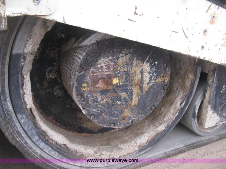 image for item H4411 2002 Cedarapids CR461R asphalt paving machine