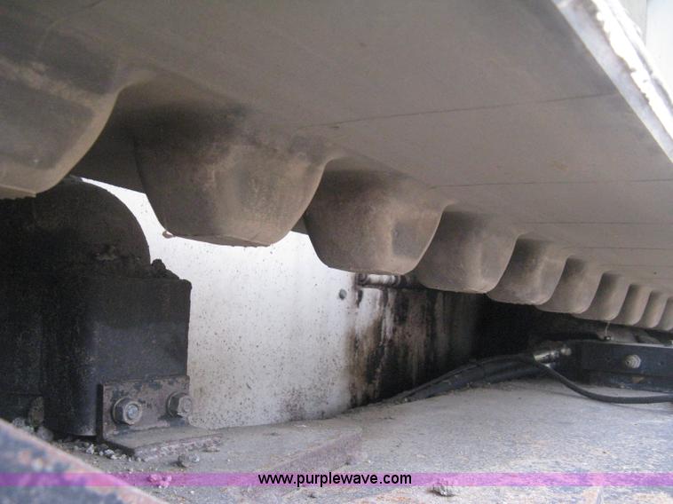 image for item H4411 2002 Cedarapids CR461R asphalt paving machine