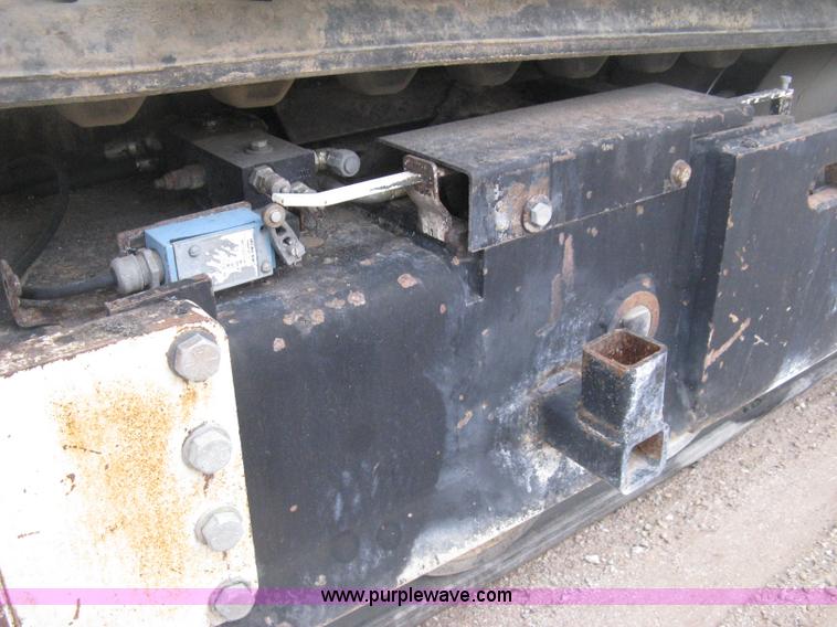 image for item H4411 2002 Cedarapids CR461R asphalt paving machine