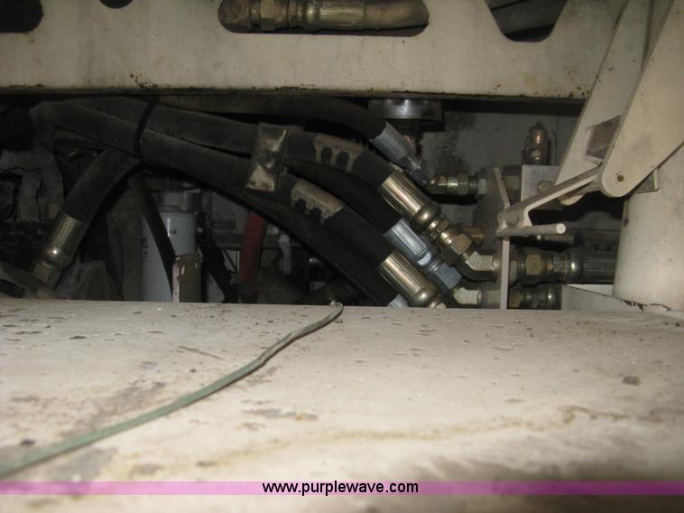 image for item H4411 2002 Cedarapids CR461R asphalt paving machine