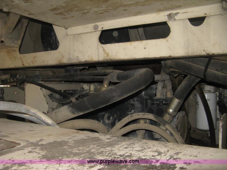 image for item H4411 2002 Cedarapids CR461R asphalt paving machine