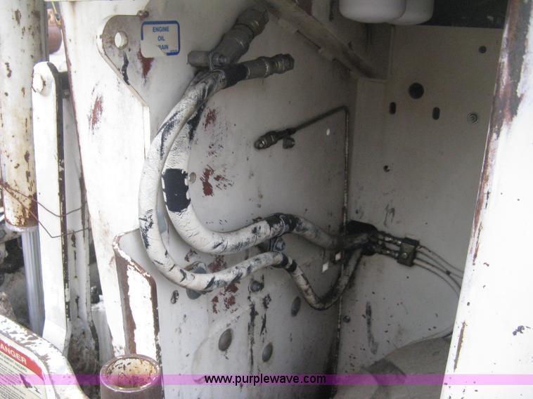 image for item H4411 2002 Cedarapids CR461R asphalt paving machine