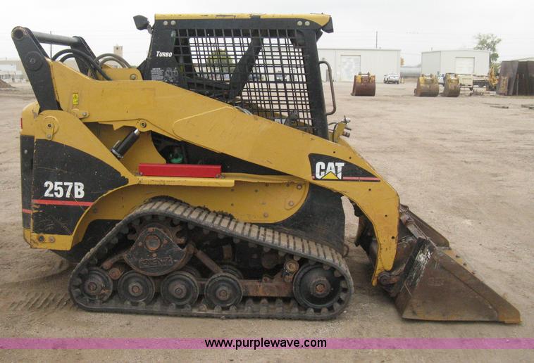 image for item H4413 2005 Caterpillar 257B skid steer