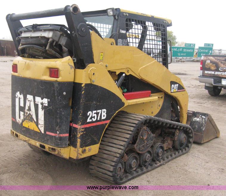 image for item H4413 2005 Caterpillar 257B skid steer