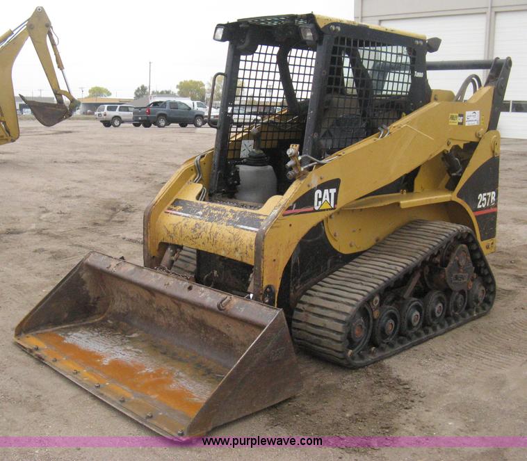 image for item H4413 2005 Caterpillar 257B skid steer