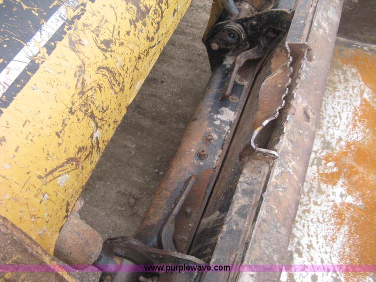 image for item H4413 2005 Caterpillar 257B skid steer