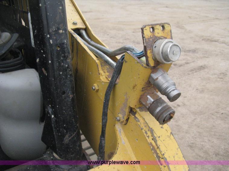 image for item H4413 2005 Caterpillar 257B skid steer