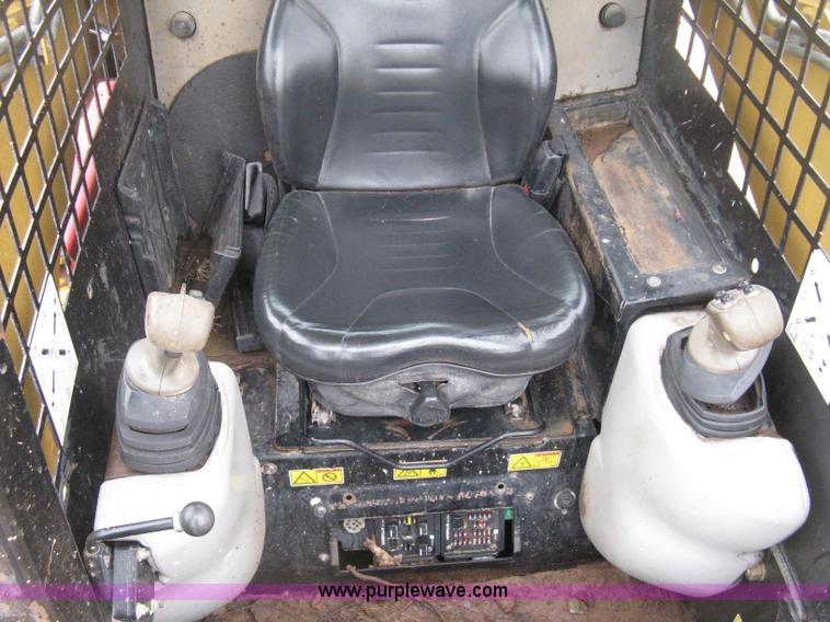 image for item H4413 2005 Caterpillar 257B skid steer
