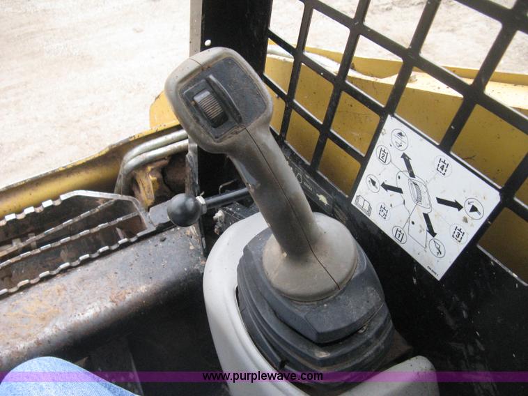 image for item H4413 2005 Caterpillar 257B skid steer