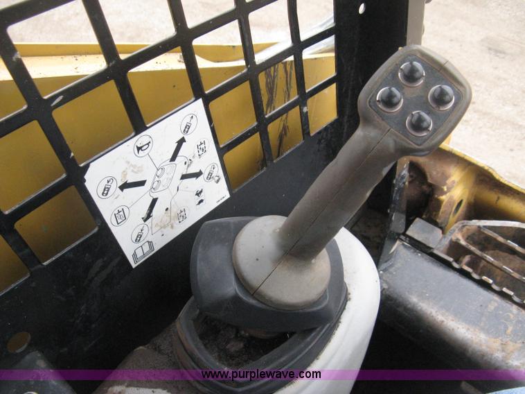 image for item H4413 2005 Caterpillar 257B skid steer