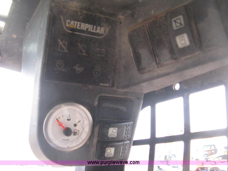 image for item H4413 2005 Caterpillar 257B skid steer