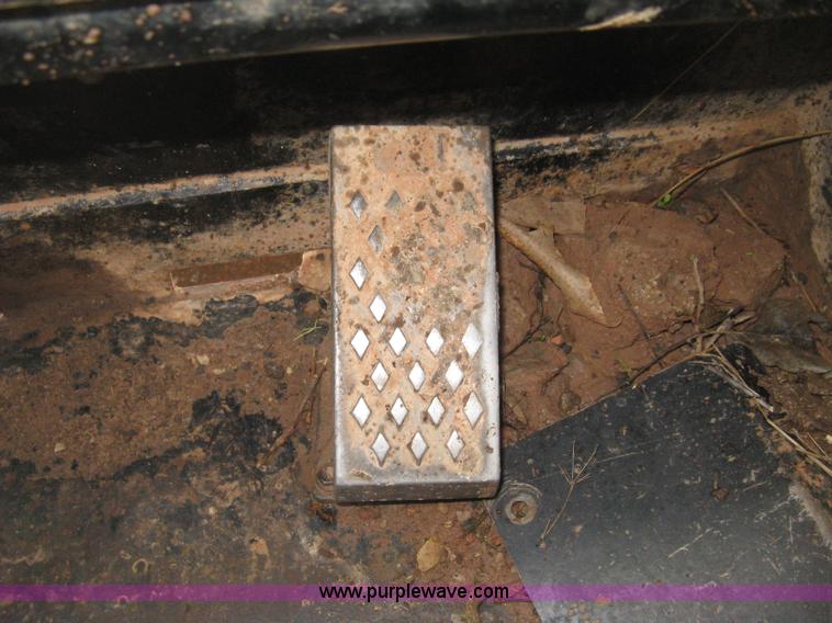 image for item H4413 2005 Caterpillar 257B skid steer