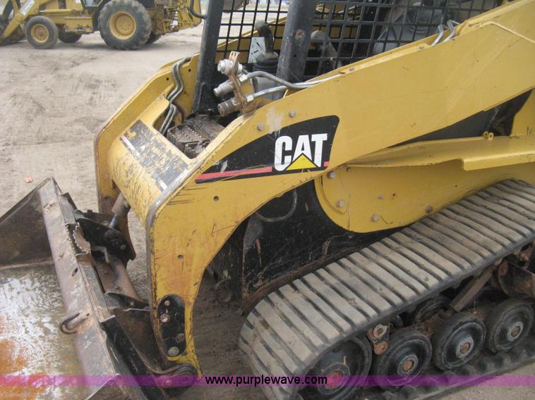 image for item H4413 2005 Caterpillar 257B skid steer