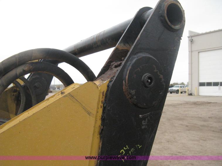 image for item H4413 2005 Caterpillar 257B skid steer