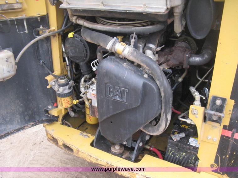 image for item H4413 2005 Caterpillar 257B skid steer