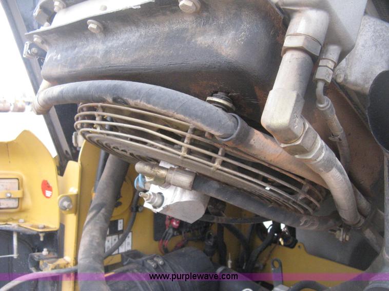 image for item H4413 2005 Caterpillar 257B skid steer