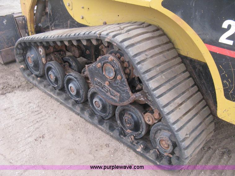 image for item H4413 2005 Caterpillar 257B skid steer