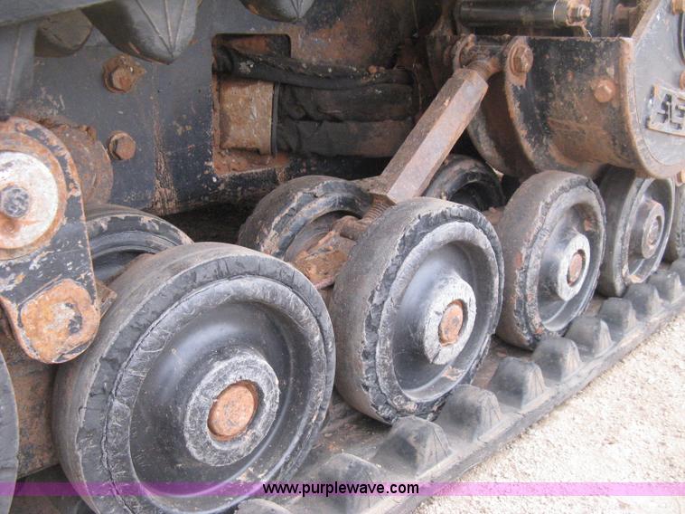 image for item H4413 2005 Caterpillar 257B skid steer