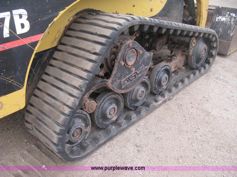 image for item H4413 2005 Caterpillar 257B skid steer