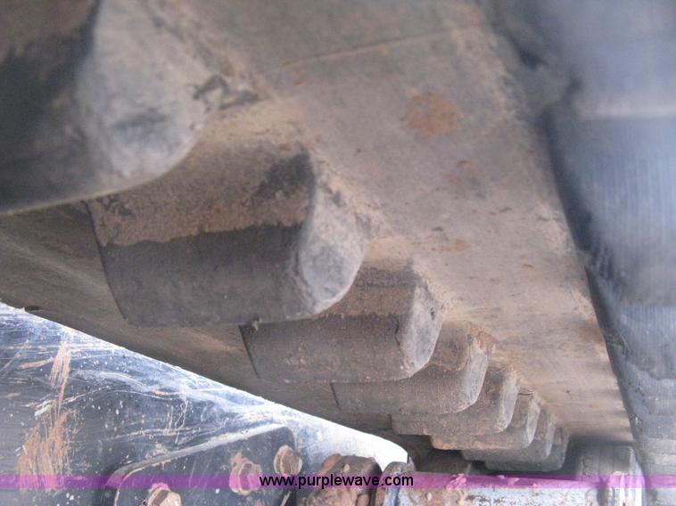 image for item H4413 2005 Caterpillar 257B skid steer