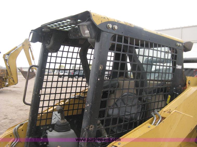 image for item H4413 2005 Caterpillar 257B skid steer