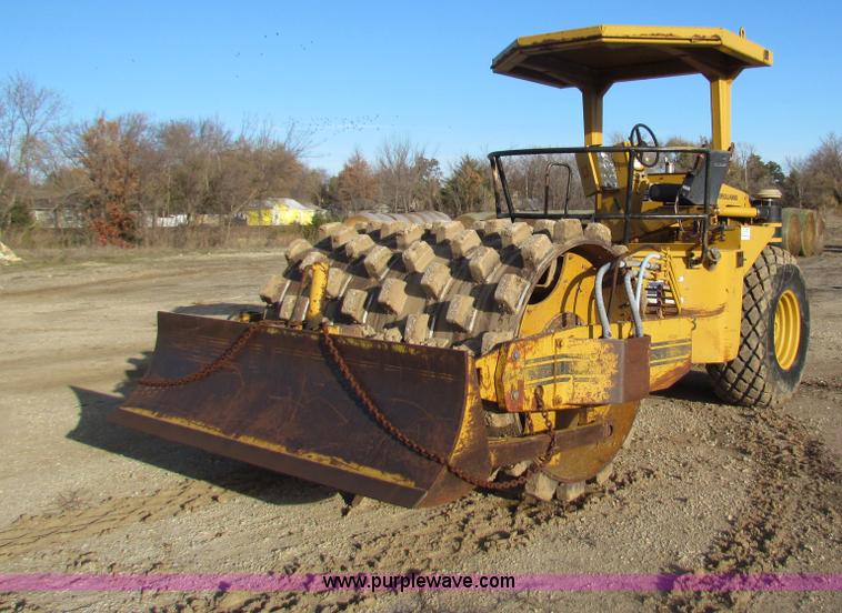 image for item H7267 Ingersoll Rand SPF-56B padfoot vibratory roller