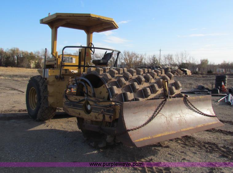 image for item H7267 Ingersoll Rand SPF-56B padfoot vibratory roller