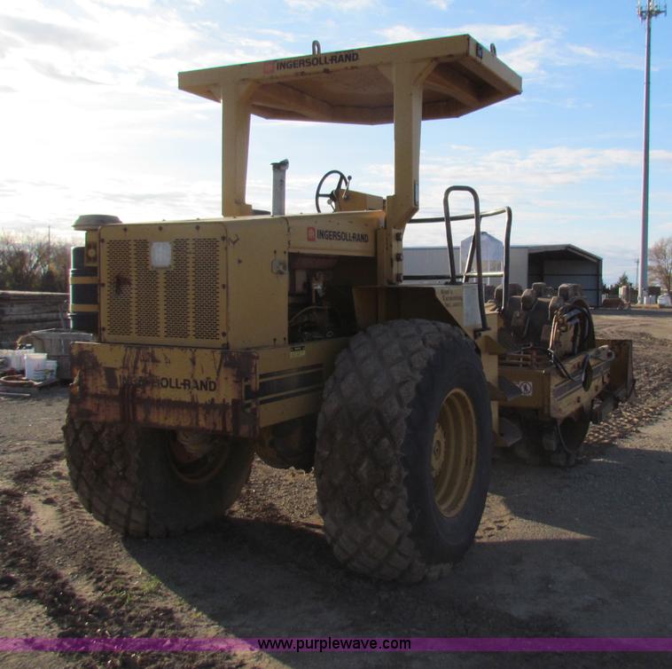 image for item H7267 Ingersoll Rand SPF-56B padfoot vibratory roller