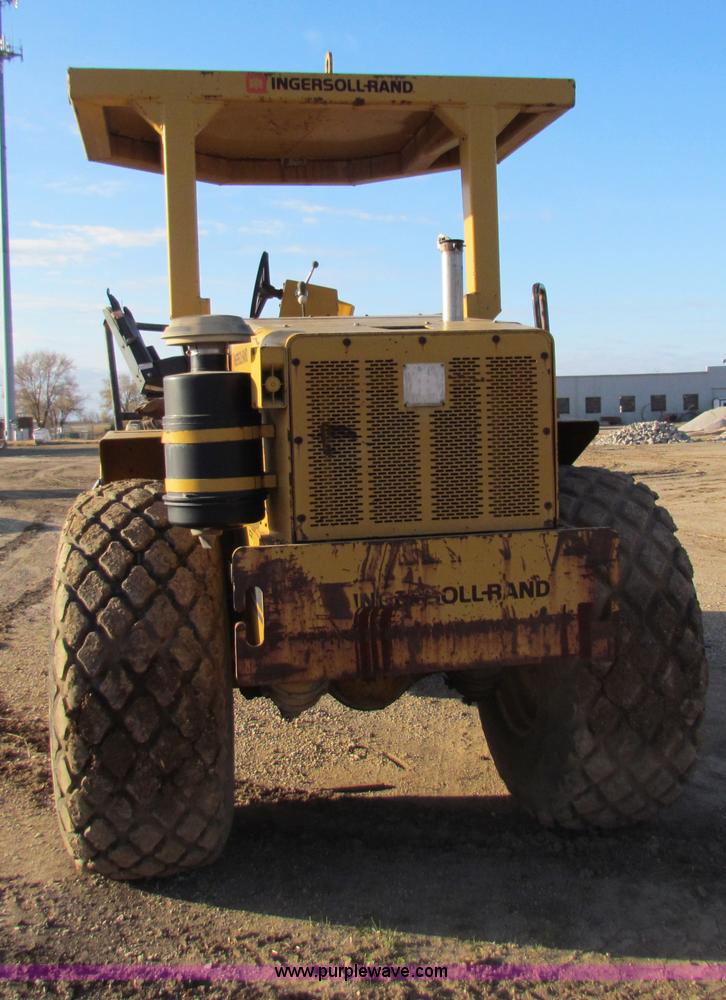 image for item H7267 Ingersoll Rand SPF-56B padfoot vibratory roller