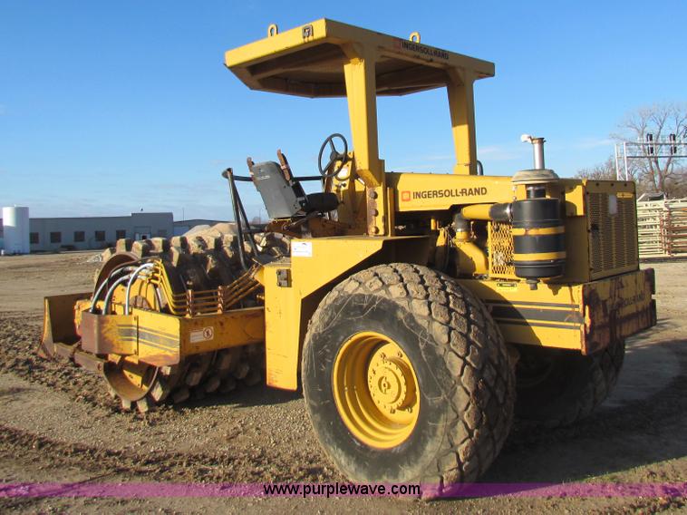 image for item H7267 Ingersoll Rand SPF-56B padfoot vibratory roller