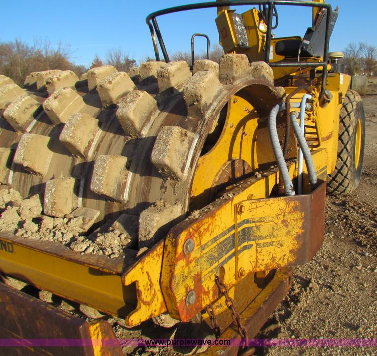 image for item H7267 Ingersoll Rand SPF-56B padfoot vibratory roller