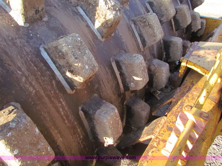 image for item H7267 Ingersoll Rand SPF-56B padfoot vibratory roller