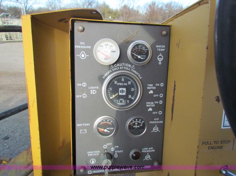 image for item H7267 Ingersoll Rand SPF-56B padfoot vibratory roller