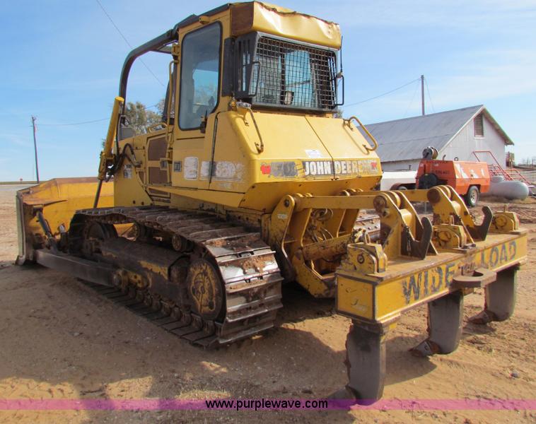 image for item H7271 1999 John Deere 850C dozer
