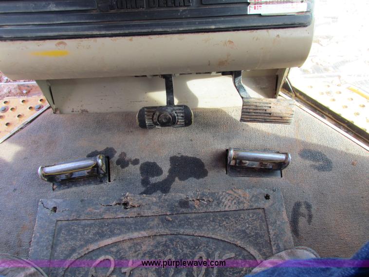 image for item H7271 1999 John Deere 850C dozer