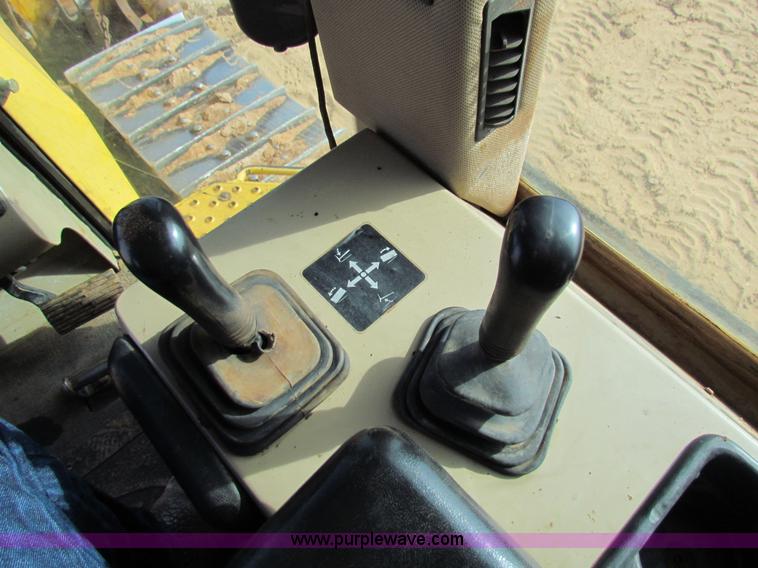 image for item H7271 1999 John Deere 850C dozer