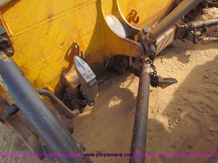 image for item H7271 1999 John Deere 850C dozer