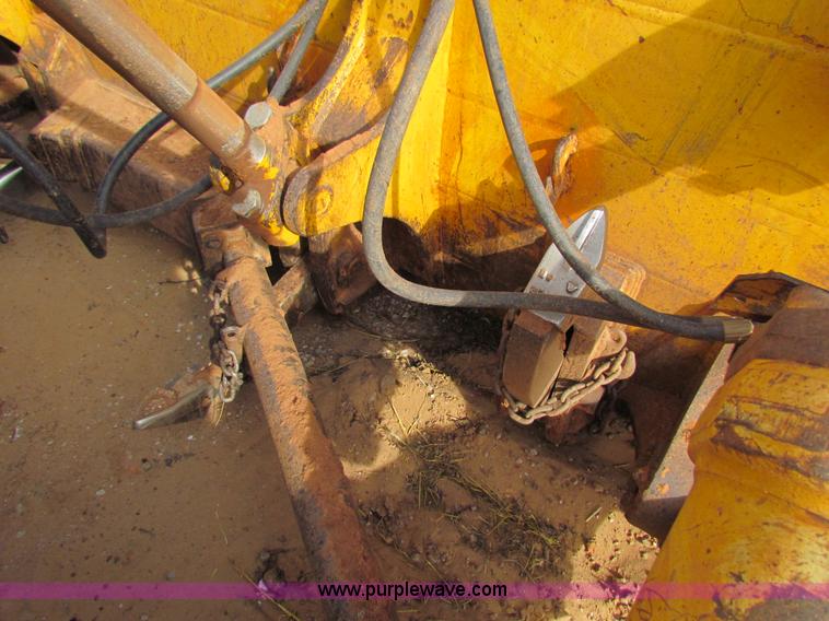 image for item H7271 1999 John Deere 850C dozer