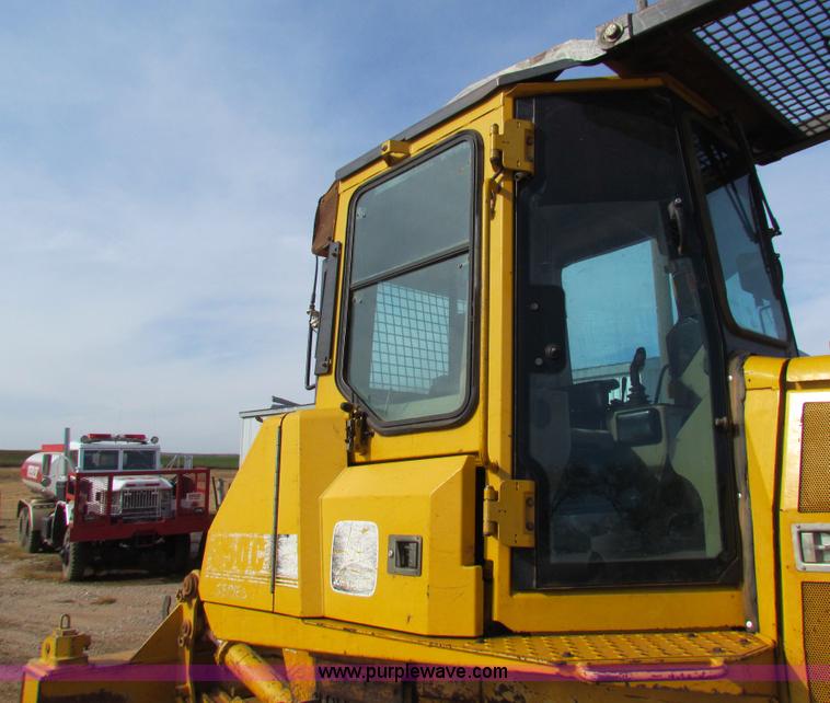 image for item H7271 1999 John Deere 850C dozer