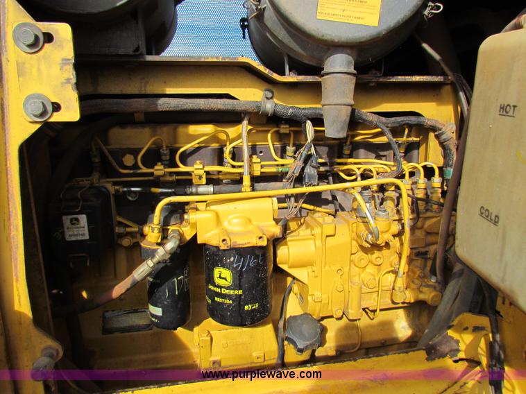 image for item H7271 1999 John Deere 850C dozer