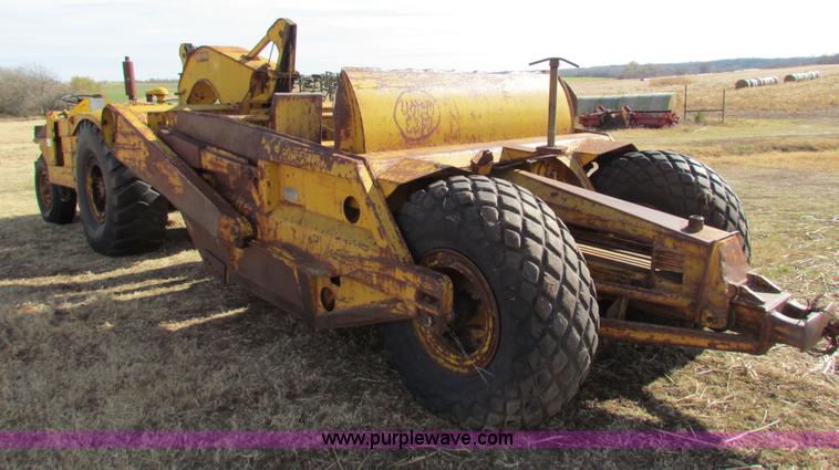 image for item H7276 Caterpillar DW10 scraper