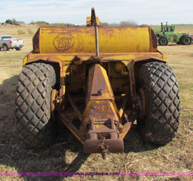 image for item H7276 Caterpillar DW10 scraper