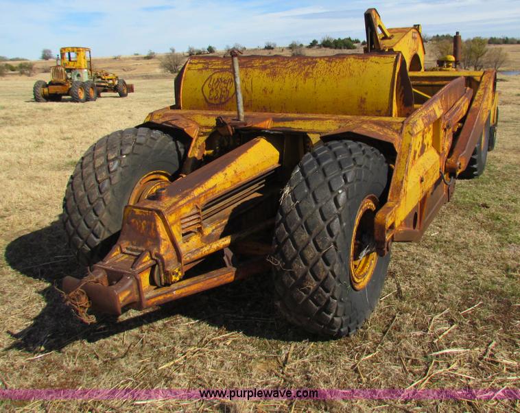 image for item H7276 Caterpillar DW10 scraper