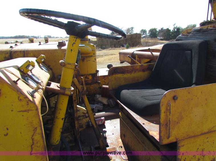 image for item H7276 Caterpillar DW10 scraper
