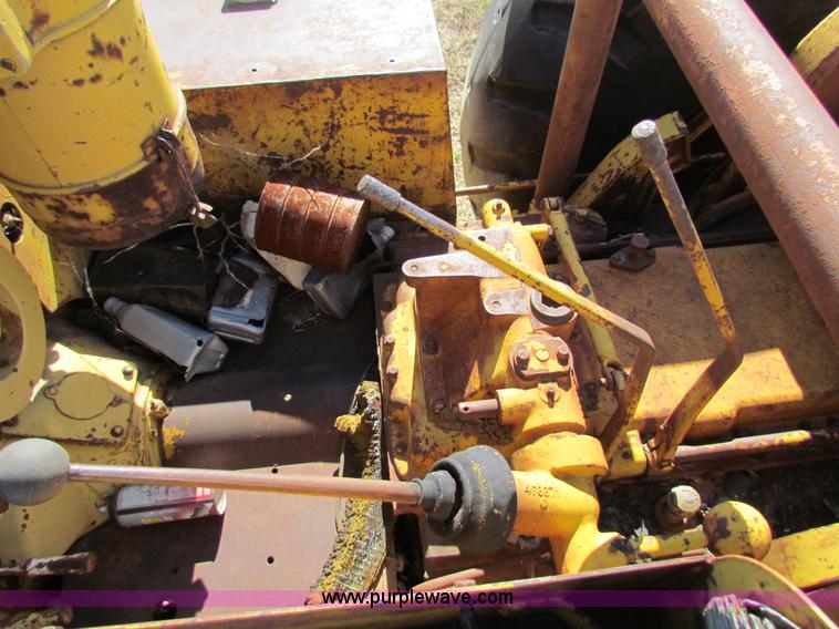 image for item H7276 Caterpillar DW10 scraper